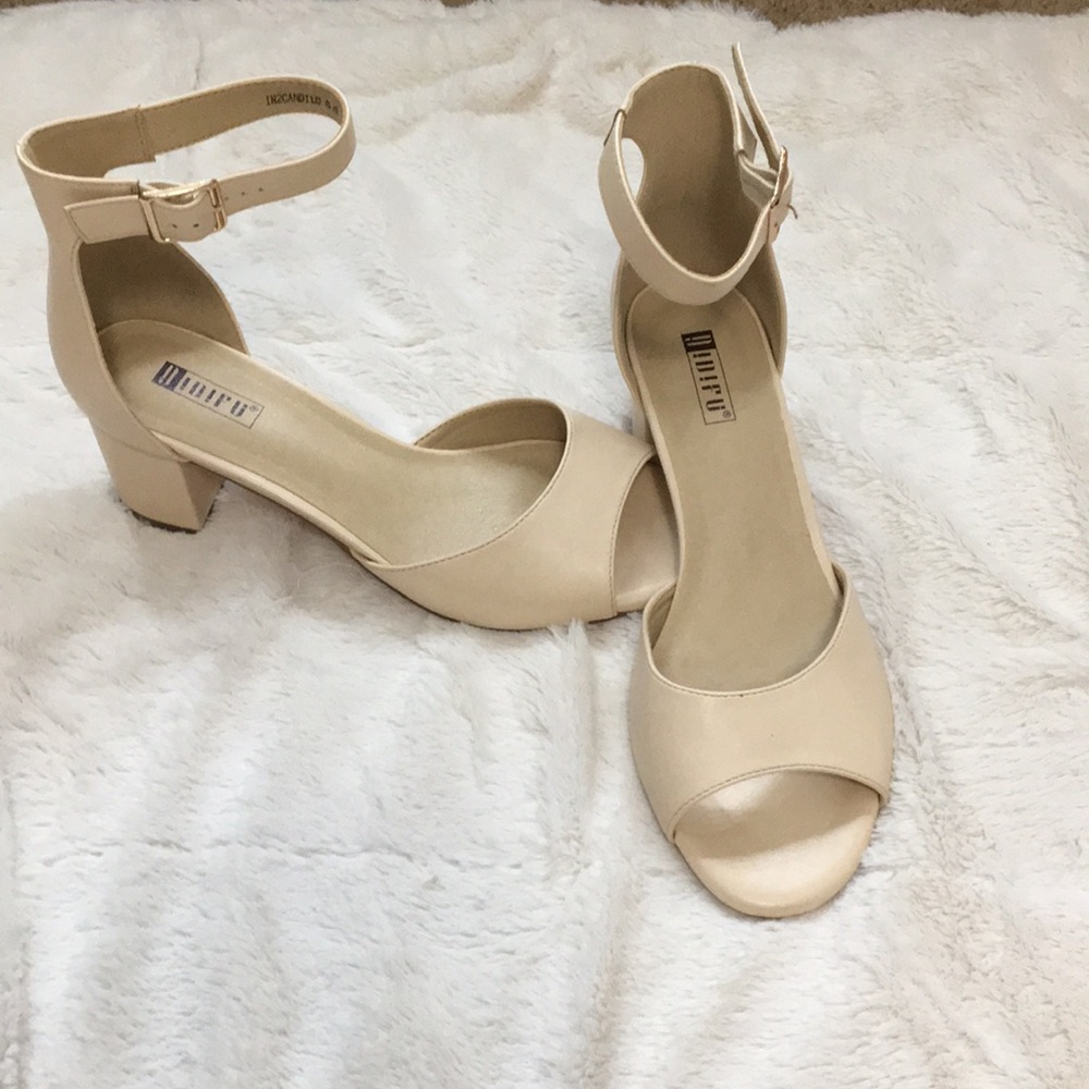Gently used nude heels